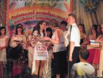 Інна Дриль з Великобурлуцького району перемогла у номінації «Професійне виконання пісні» та нагороджена цінним подарунком