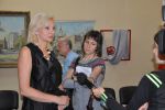 Директор центру Тетяна Іщенко особисто підбирала авторів і картини для виставки
