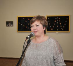 Директор центру культури і мистецтва Людмила Омельченко. Виставка писанок 